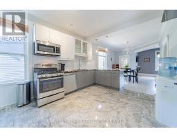 11 BRISCOE STREET E - 13