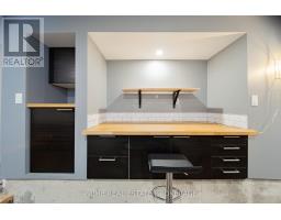 11 BRISCOE STREET E - 33