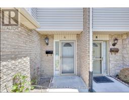 4 - 300 SANDRINGHAM CRESCENT - 2