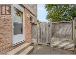 28 ROSAMOND CRESCENT - 26