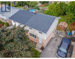 28 ROSAMOND CRESCENT - 31