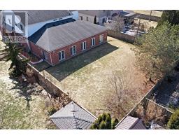 30 BIRCHCREST DRIVE - 4