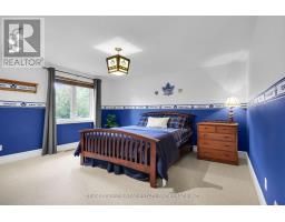 33 HILLCREST COURT - 30
