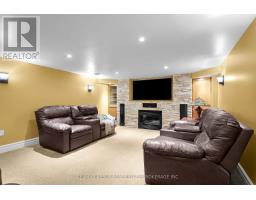 33 HILLCREST COURT - 36