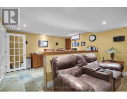 33 HILLCREST COURT - 37