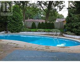 34 STRATHCONA DRIVE - 16