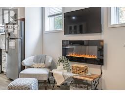 35 - 3200 SINGLETON AVENUE - 11