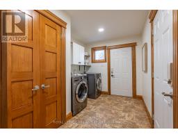 3 WELLINGTON STREET - 13