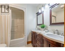 3 WELLINGTON STREET - 21