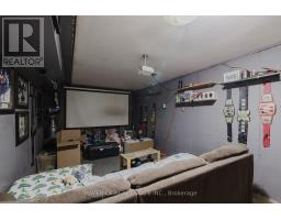667 GRIFFITH STREET - 18