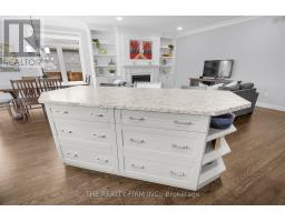 15 MAYAPPLE CRESCENT - 14