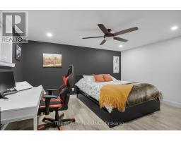 15 MAYAPPLE CRESCENT - 31