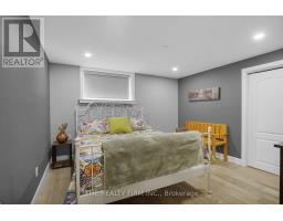 15 MAYAPPLE CRESCENT - 32