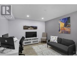 15 MAYAPPLE CRESCENT - 35