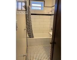 295 DUFFERIN AVENUE - 14