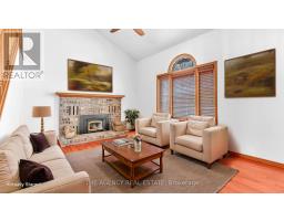 62 NAPOLEON DRIVE - 13