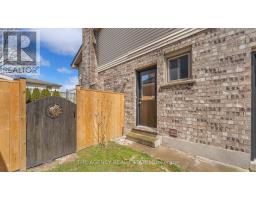 62 NAPOLEON DRIVE - 31