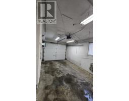 1462 GLENGARRY AVENUE - 27