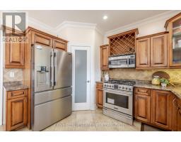 1095 CORONATION DRIVE - 18