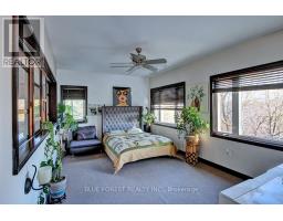 754 RIVERSIDE DRIVE - 19