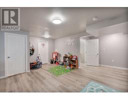 50 VEALE CRESCENT - 30