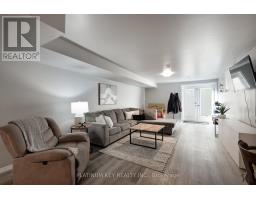 50 VEALE CRESCENT - 36