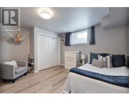 50 VEALE CRESCENT - 42