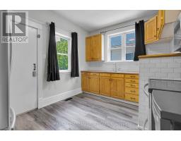 922 QUEENS AVENUE - 24