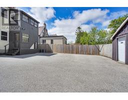 922 QUEENS AVENUE - 38