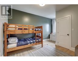 8 OAK STREET - 21