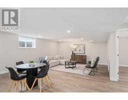 7 - 32 POSTMA CRESCENT - 23