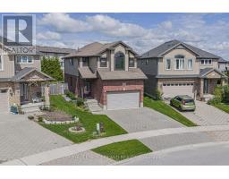 711 SPRINGWOOD CRESCENT - 3