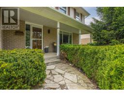 24 BARTLETT CRESCENT - 4