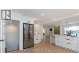 15 VICTORIA AVENUE E - 21