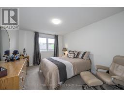 66 JENNIFER ROAD - 35