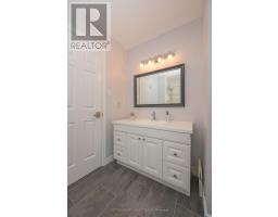 66 JENNIFER ROAD - 38