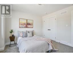 64 POSTMA CRESCENT - 23