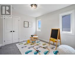 64 POSTMA CRESCENT - 24