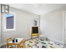 64 POSTMA CRESCENT - 25