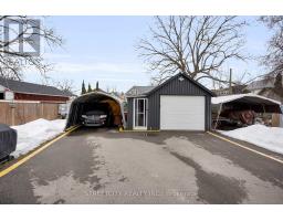 7 MYRTLE STREET E - 33