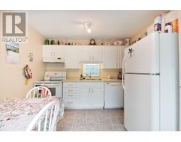 992 FARNHAM ROAD - 16