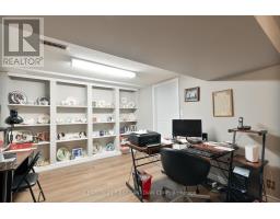 992 FARNHAM ROAD - 32
