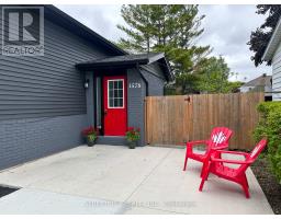 1578 COUNCILLORS STREET - 28