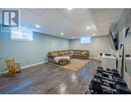 42 FOX HOLLOW DRIVE - 28