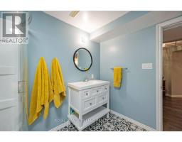 42 FOX HOLLOW DRIVE - 32