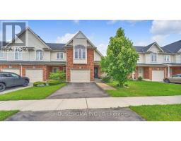 939 SILVERFOX CRESCENT - 1