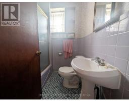 1169 OXFORD STREET E - 11