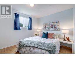 63 CAPRICE CRESCENT - 16