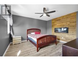 12 HAWTHORN COURT - 23