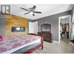 12 HAWTHORN COURT - 24